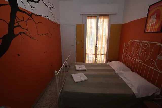 Sunflower Beach Backpacker Hostel & Bar Rimini