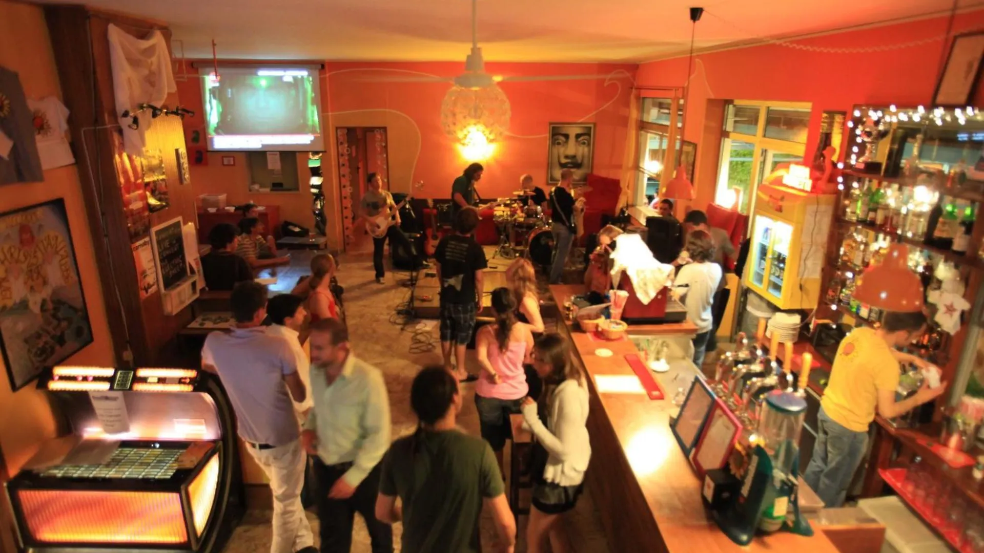 Sunflower Beach Backpacker Hostel & Bar Rímini