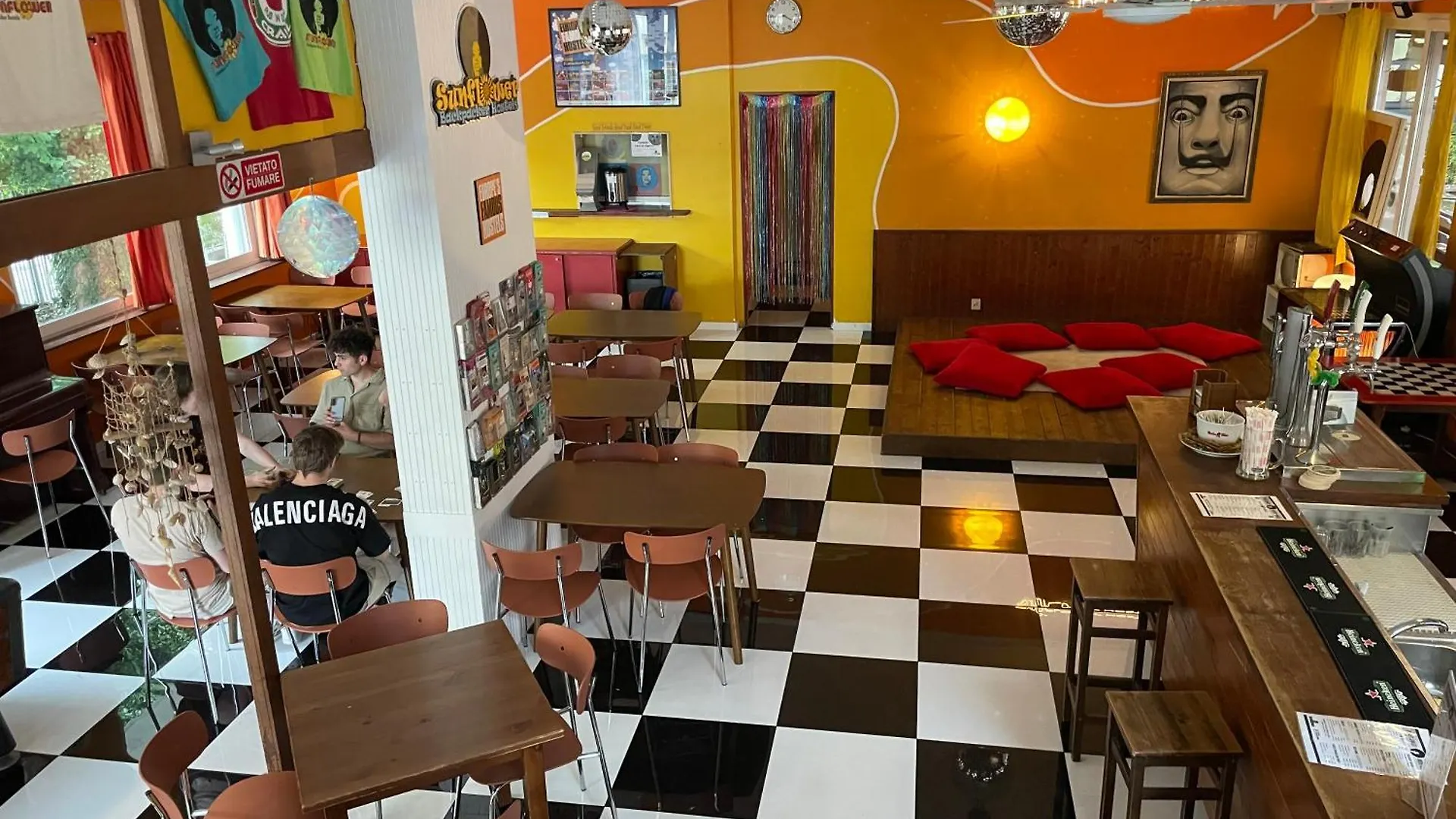 Sunflower Beach Backpacker Hostel & Bar Rímini