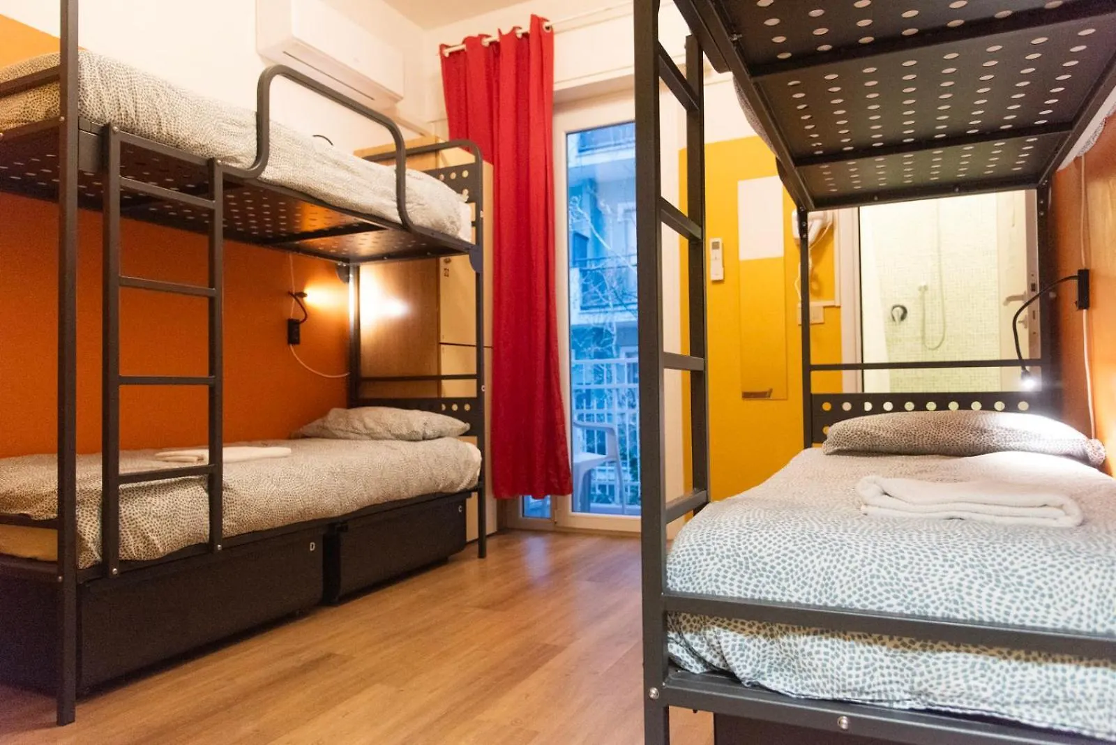 Sunflower Beach Backpacker Hostel & Bar Rímini 0*,  Italia