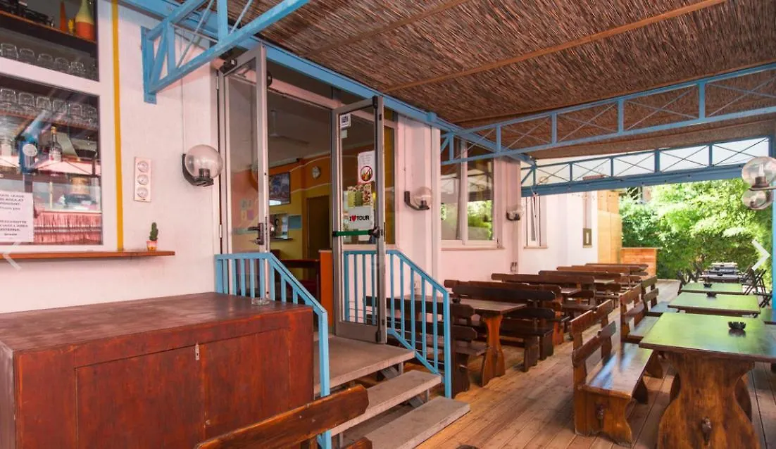 Sunflower Beach Backpacker Hostel & Bar Rímini Italia
