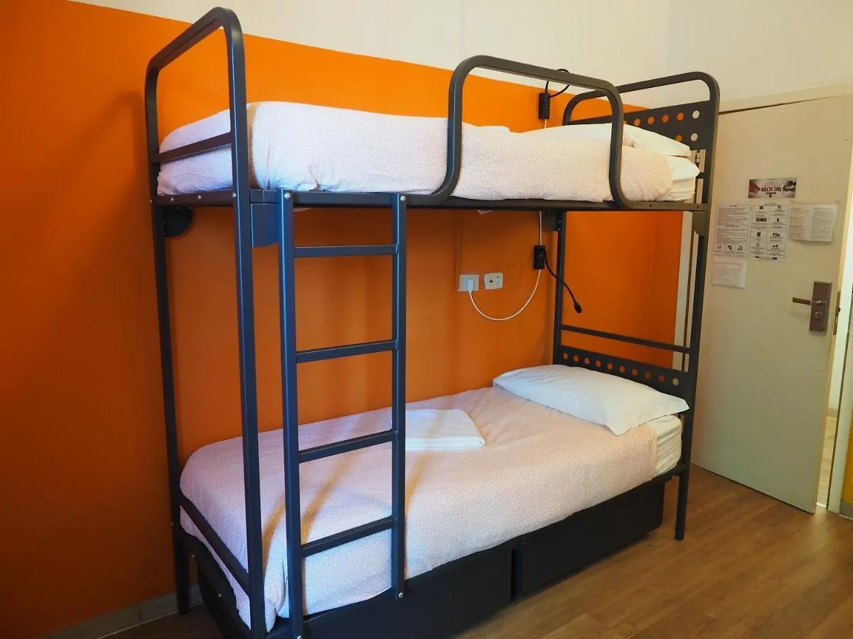 Sunflower Beach Backpacker Hostel & Bar Римини