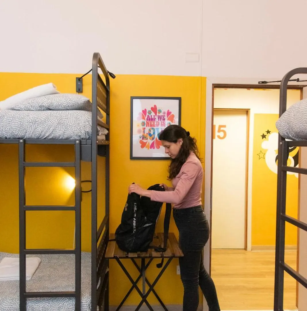 Sunflower Beach Backpacker Hostel & Bar Римини